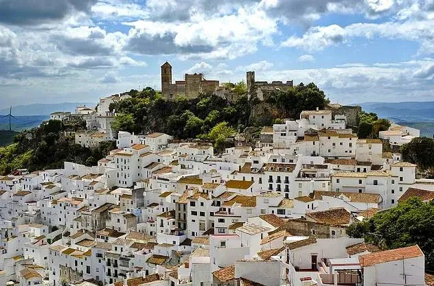 ქალაქი რომელშიც ყველა მუშაობს ,არაა პოლიცია ხელფასი კი 1200 ევროა