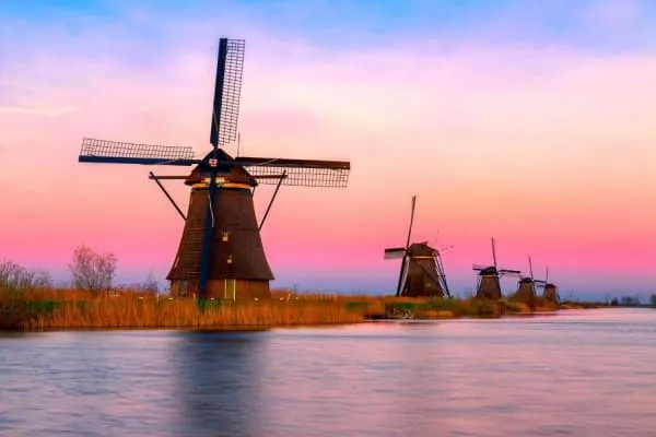 ნიდერლანდები: 9 ადგილი, რომელთა მონახულებაც გჭირდებათ