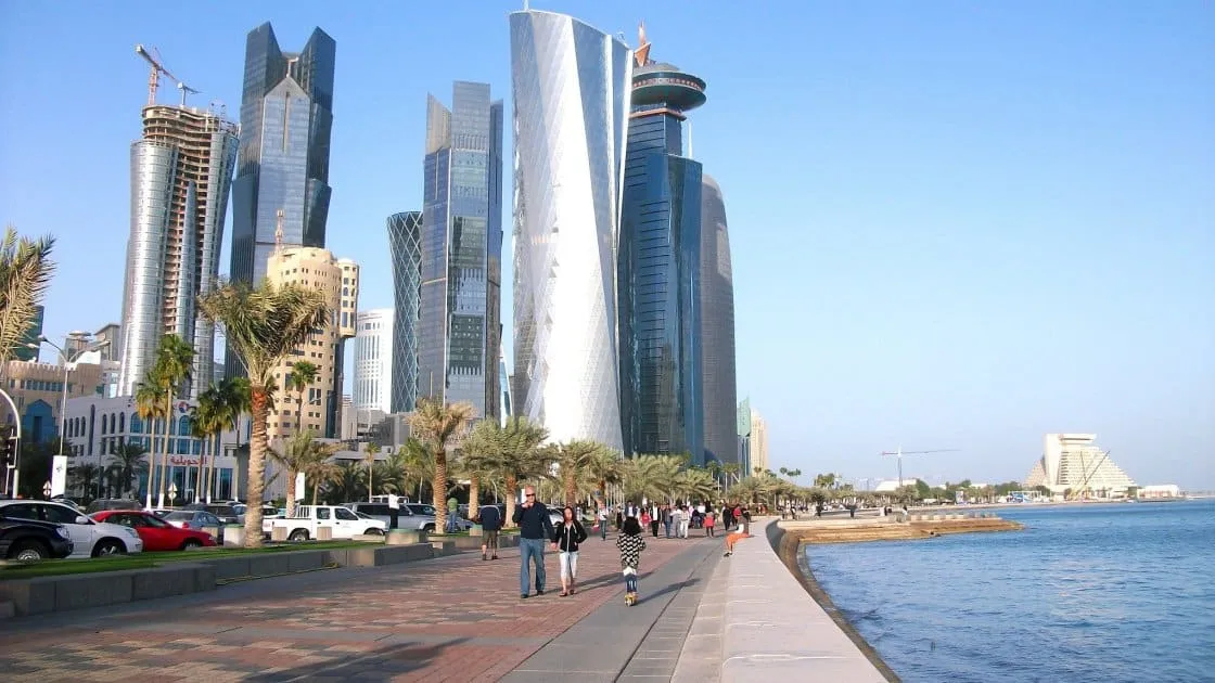 ფრენა გადაჯდომით კატარში: რით შეიძლება გაერთოთ, რა შეიძლება დააგემოვნოთ, როგორ უნდა მოიქცეთ