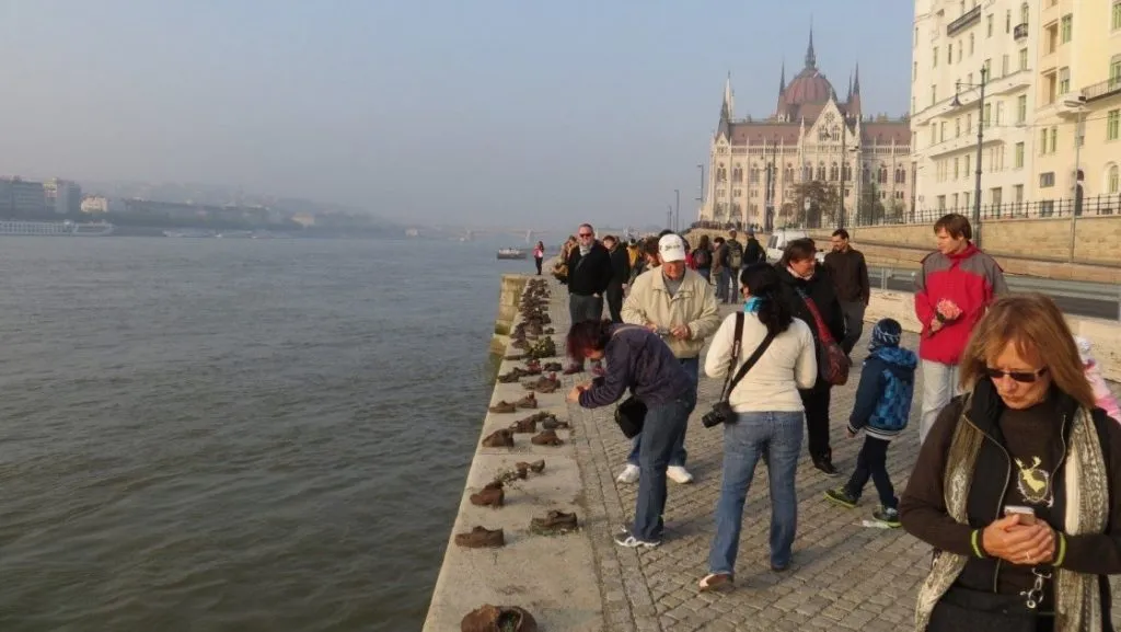 ფეხსაცმელები დუნაის სანაპიროზე