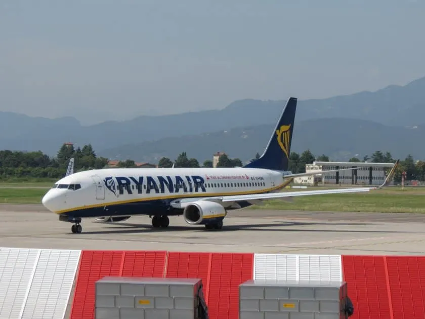 Ryanair-მა გაზარდა უფასო ხელბარგის ზომა