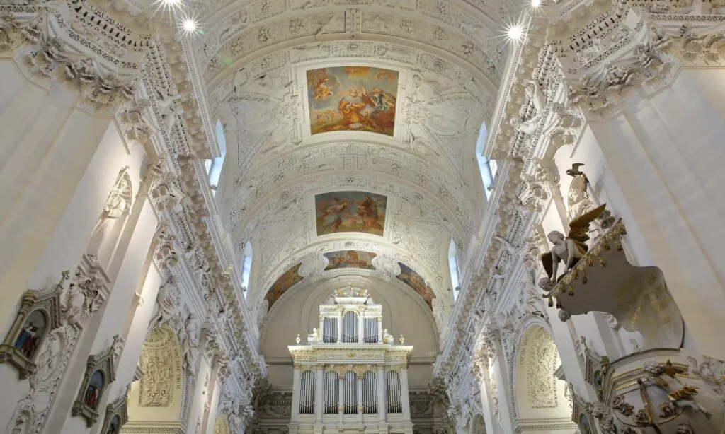 პეტრე და პავლეს ტაძარი