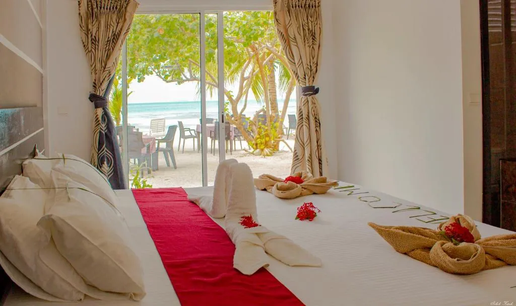  Crown Beach Hotel, Maldives Guest House 