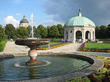 Hofgarten with the dome of the state chancellery near the Residenz