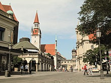 Viktualienmarkt with the Altes Rathaus