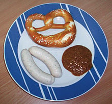 Weisswürste with süßer Senf (sweet mustard) and a Breze (pretzel)